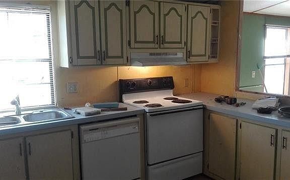 3rd image of 156 Southlake Dr