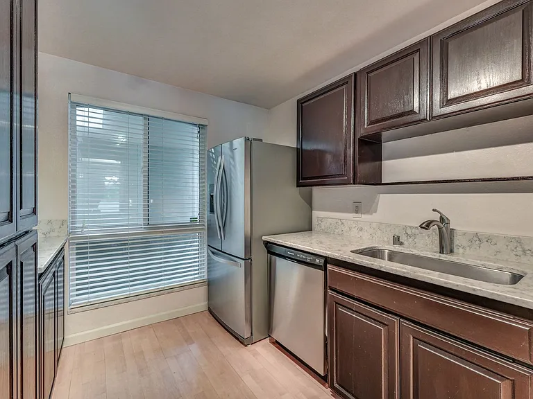 10306 NE 16th St #P4 — Photo 10