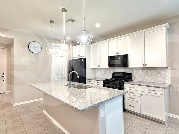 3rd image of 26104 N Thornhill Dr