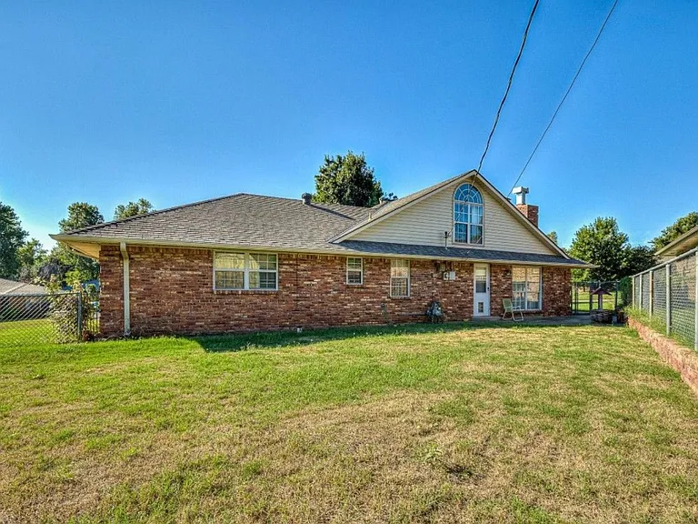 629 Montreal Dr — Photo 25