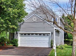 1934 Grosse Pointe Ct, Hanover Park, IL 60133