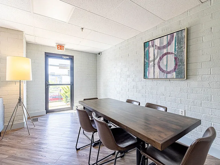 EMR Apartments — Photo 13