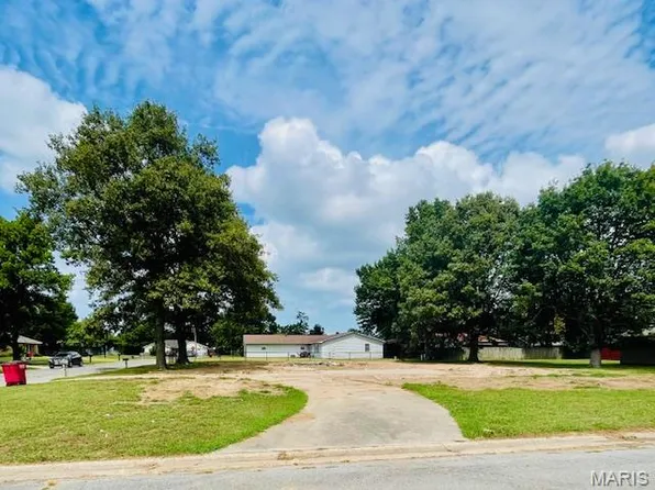 902 Arapahoe St, Sikeston, MO 63801