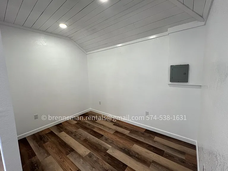 212 S Meridian Rd — Photo 9