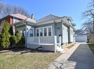 2372 N 69th St, Wauwatosa, WI 53213