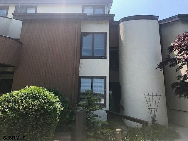 1st image of 125 Tarpon Ct #125
