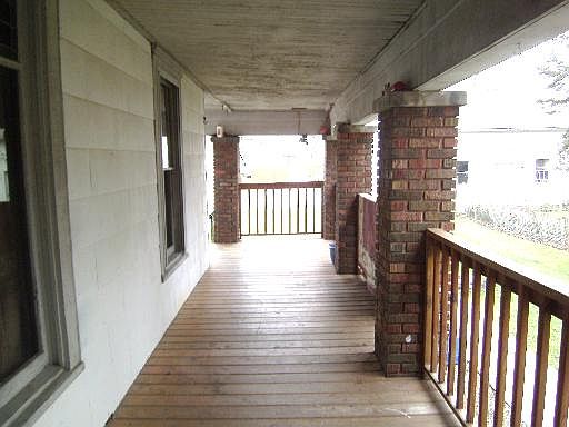 4th image of 605 11th Ave