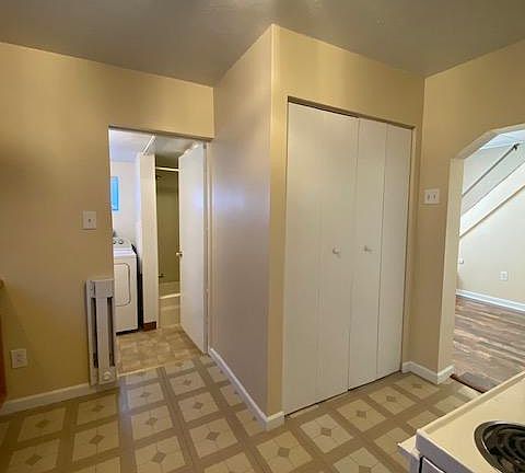 5th image of 1118 Manor Ave