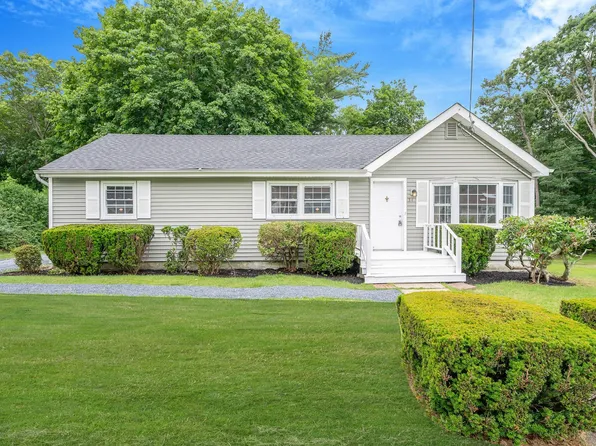 34 Woodville Road, Middle Island, NY 11953