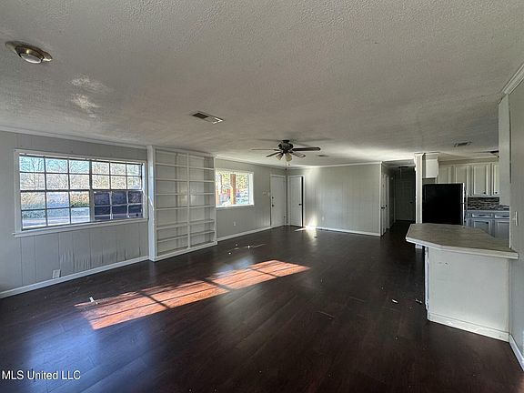 5th image of 2516 Upper Dr