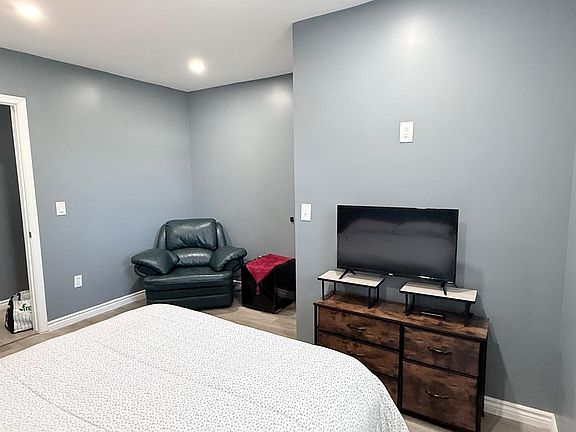 5th image of 106 S Green St #A