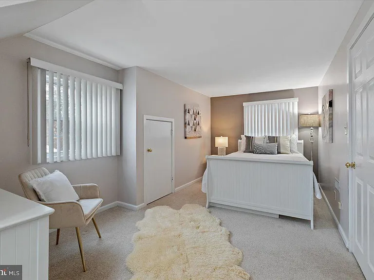 394 Franklin Ave — Photo 21