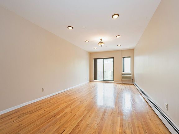 5th image of 115 Dahlgren Pl APT 3A