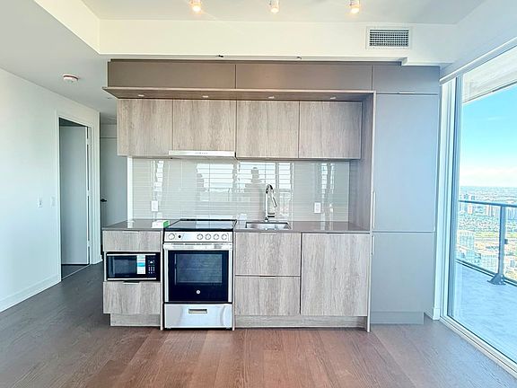 3rd image of 448 Burnhamthorpe Rd W #6708