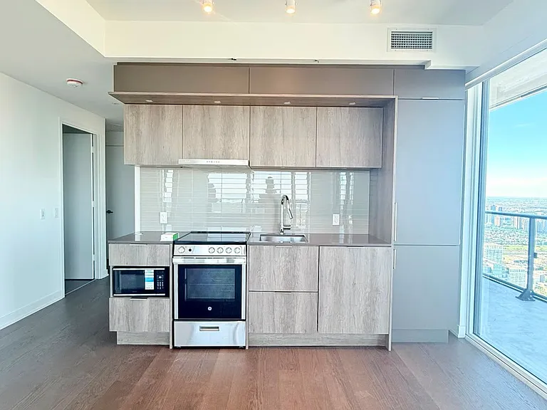 448 Burnhamthorpe Rd W #6708 — Photo 3