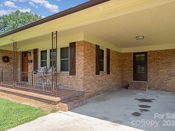 3rd image of 311 Park Dr