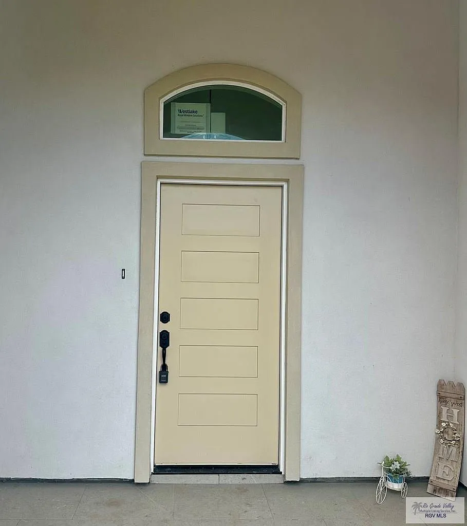 3 bed, 2.0 bath, 1854 sqft, $2,500 — Photo 3