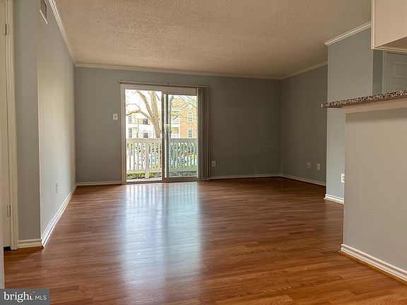 3rd image of 1535 Lincoln Way APT 104
