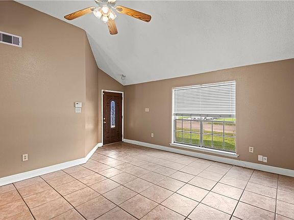 4th image of 23 Willard Pl
