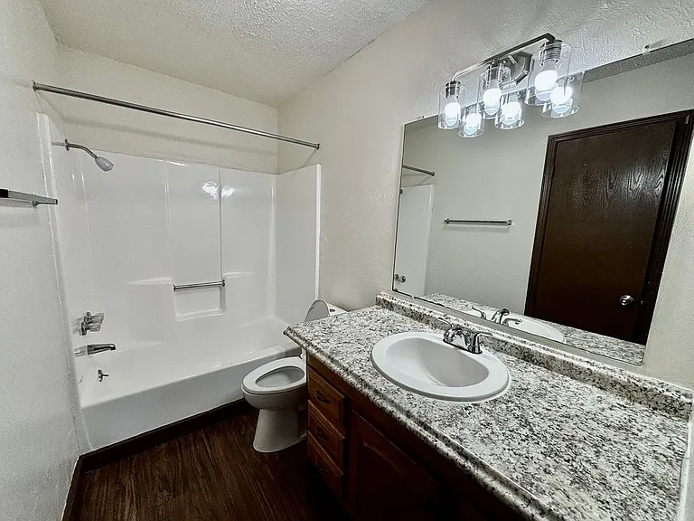 Avendale Pointe Apartments — Photo 41