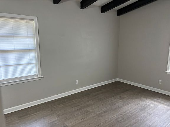 5th image of 2608 Walker St