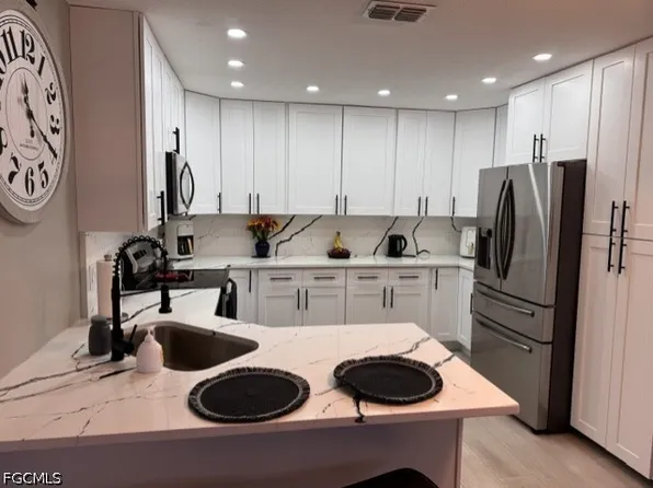 3928 SE 11th Pl APT 401, Cape Coral, FL 33904