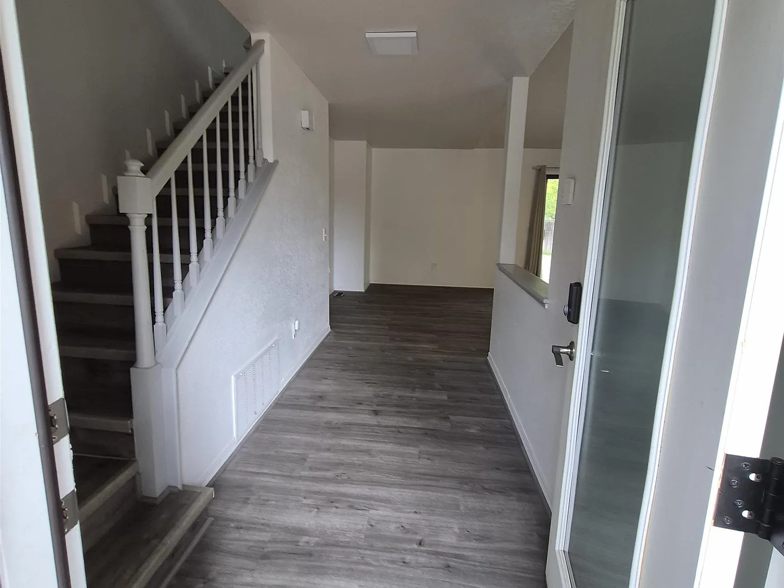 2 bed, 1900 sqft, $2,800 — Photo 2