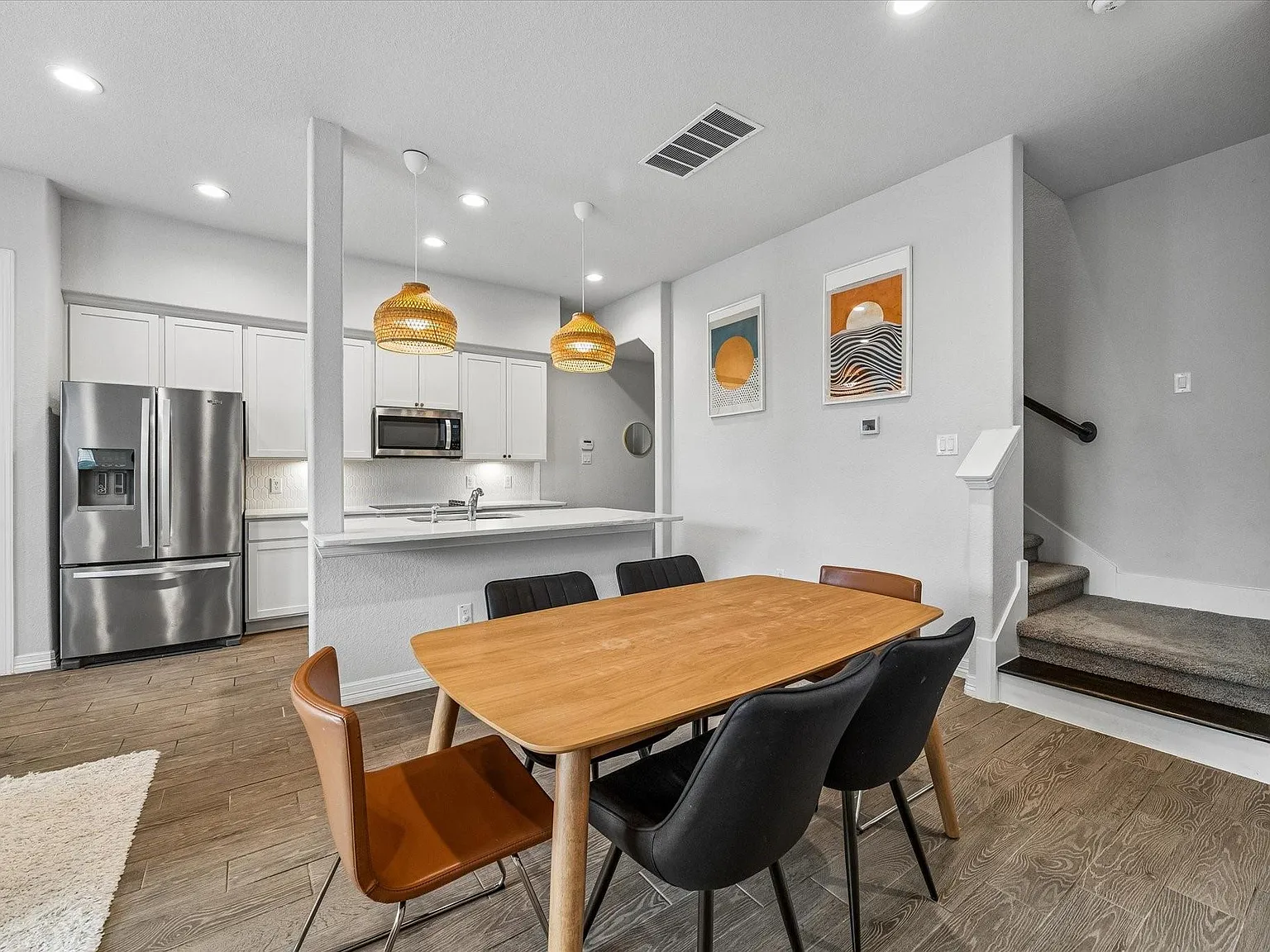 3 bed, 2.5 bath, 1705 sqft, $2,600 — Photo 3