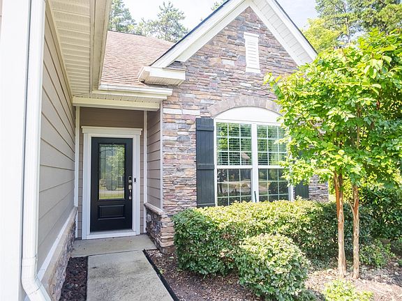 4th image of 404 Kensington Park Way