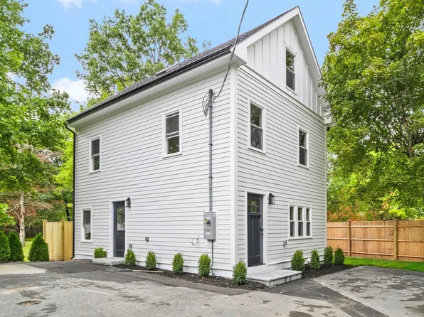 22 Belknap Ct, Concord, MA 01742
