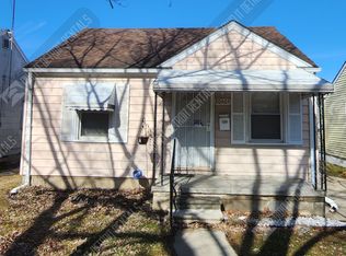 20605 Hollywood St, Harper Woods, MI 48225