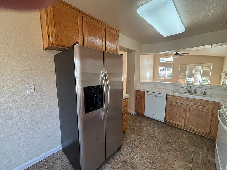 907 Farnham Ave — Photo 6