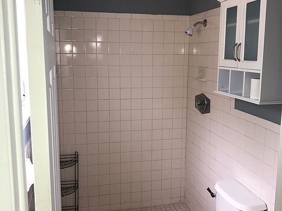 3rd image of 502 Coachlight Way