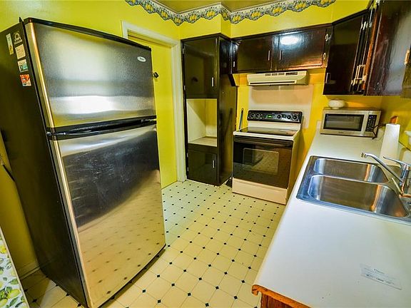 5th image of 5821 Townley Ave