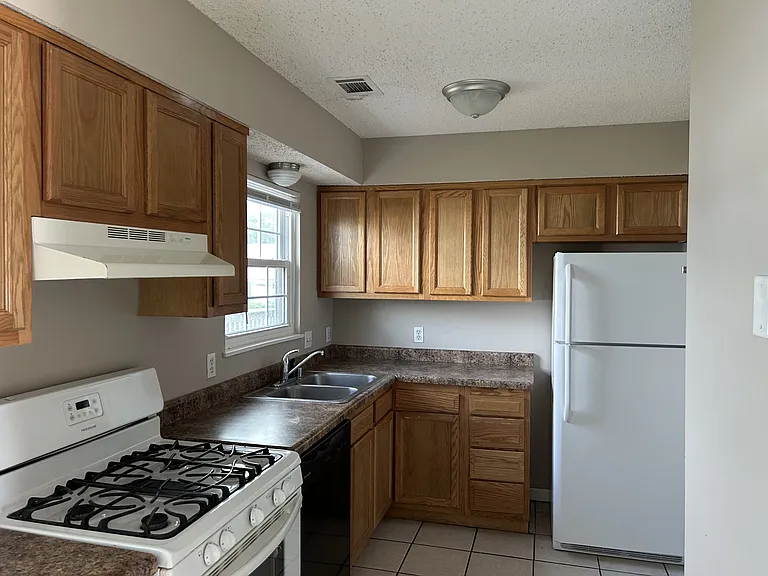 3212 Silvercreek Ave #B — Photo 6