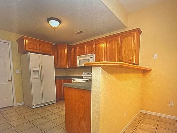 4th image of 260 Lacey St