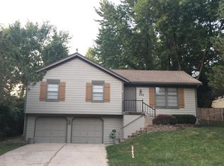 928 NE Mulberry St, Lees Summit, MO 64086
