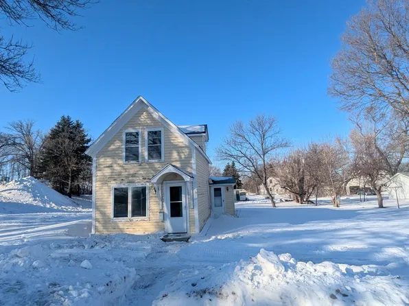 216 S Hubbard St, Crookston, MN 56716