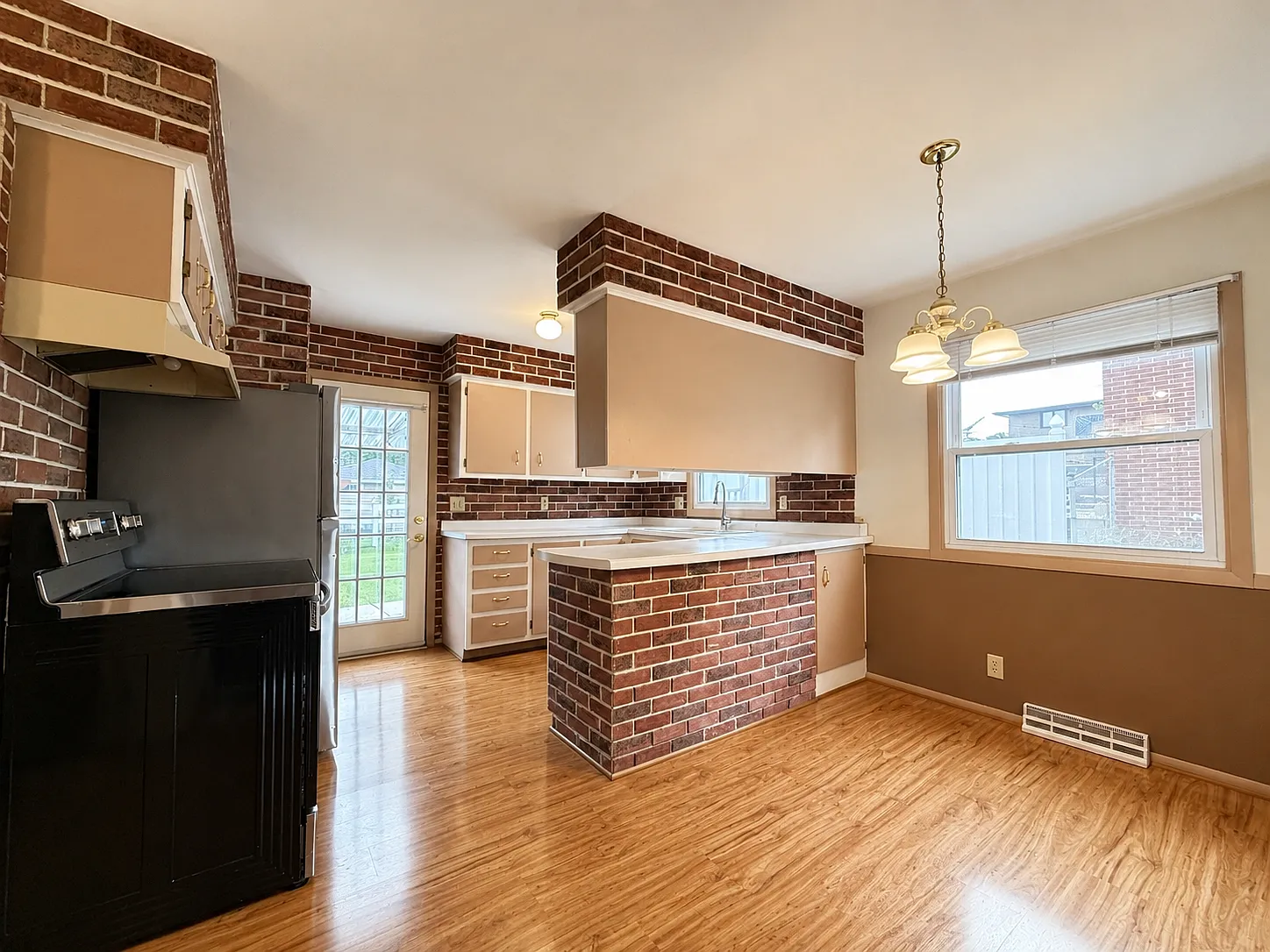 2 bed, 1.5 bath, 1250 sqft, $2,095 — Photo 3