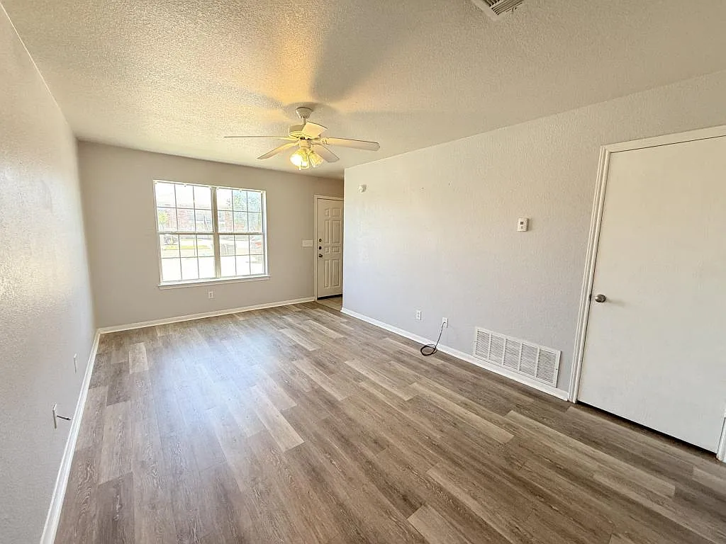 2807 Cantabrian Dr. — Photo 4