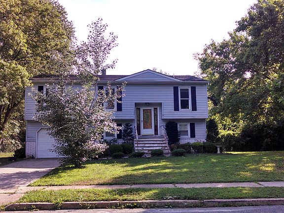 2nd image of 1506 Carol Ct