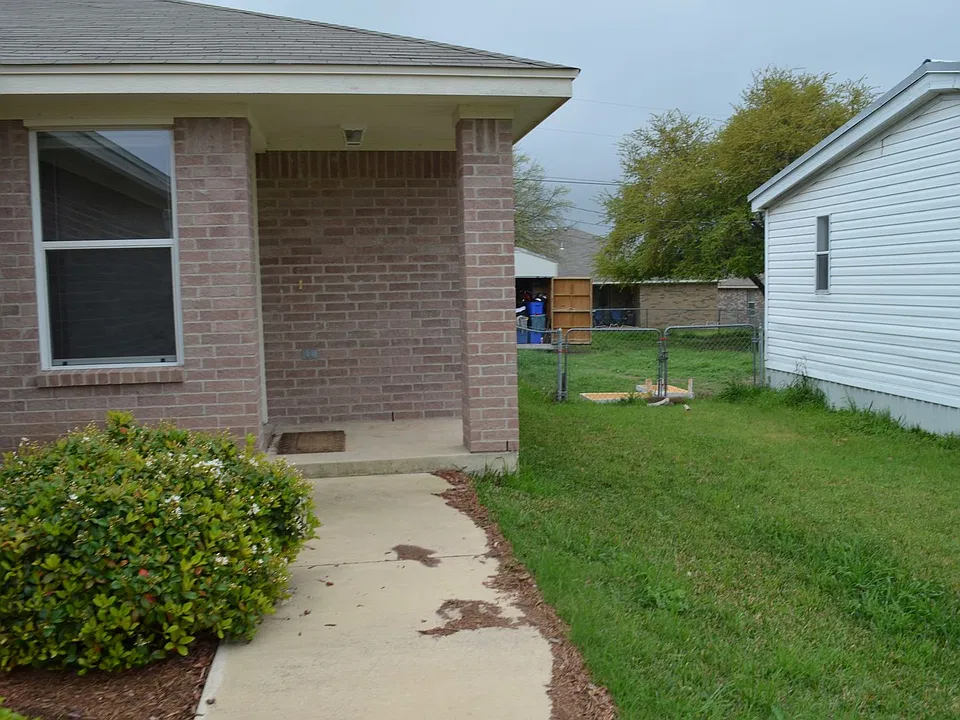 926 Rosewood Dr