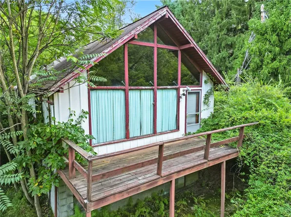 221 Zehner School Rd, Zelienople, PA 16063