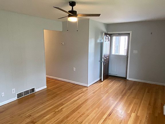 4th image of 6815 Montana Ave