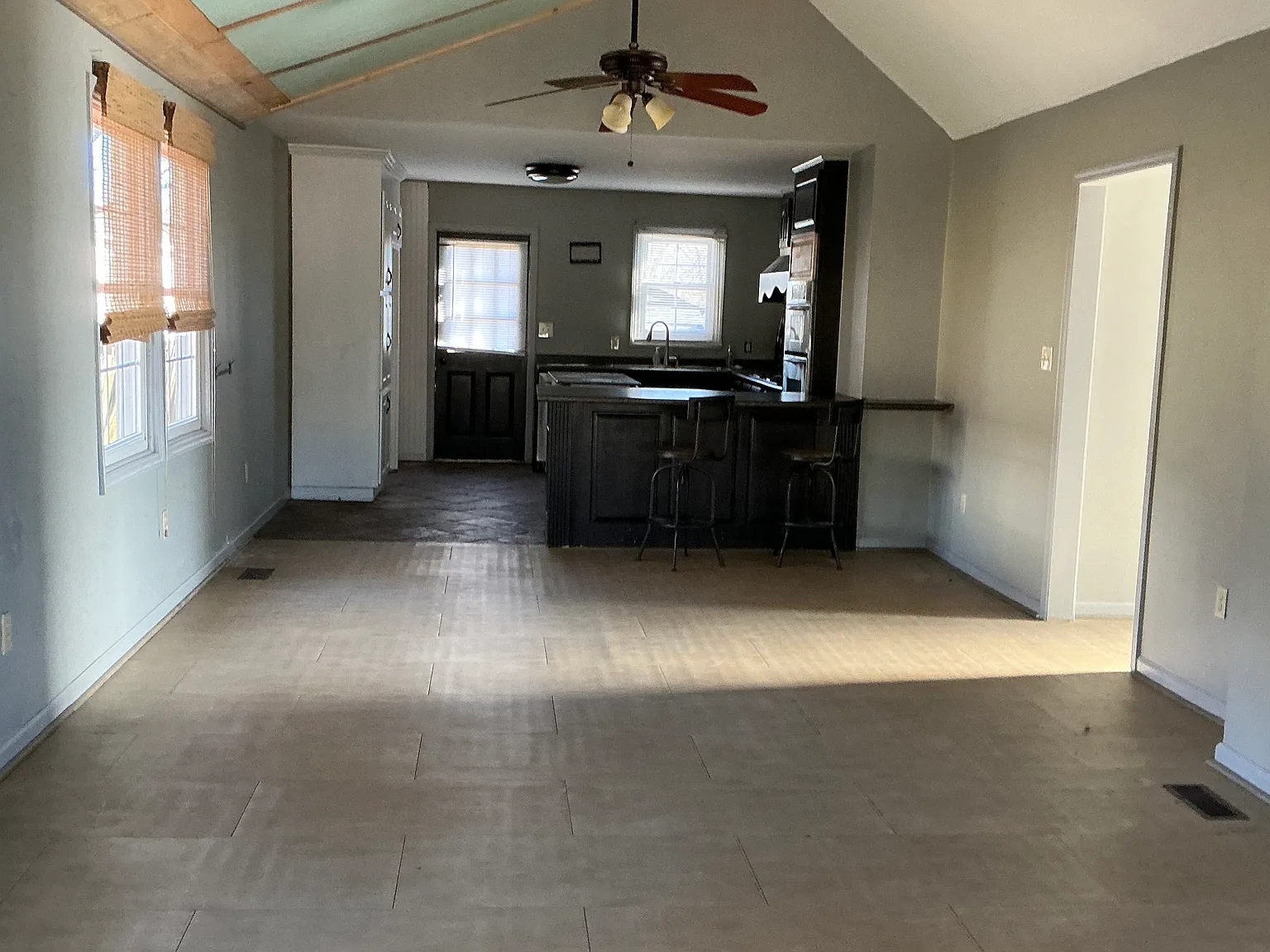 2 bed, 1400 sqft, $1,400 — Photo 4