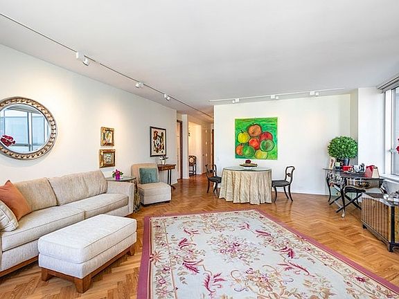 4th image of 15 W 53rd St #15F