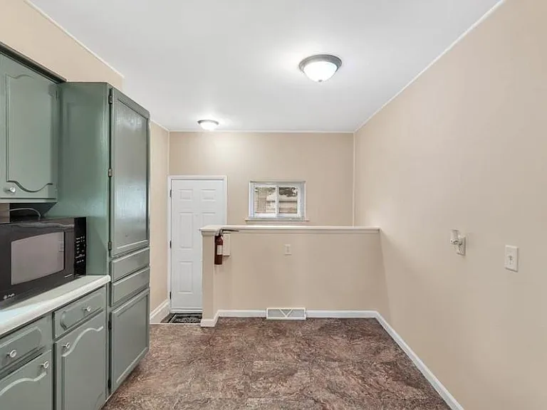 1233 Davis St — Photo 1