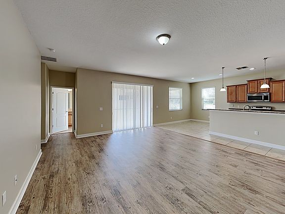 5th image of 4901 Royce Dr