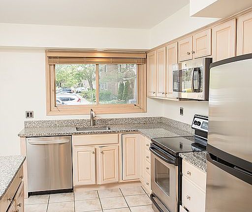 2nd image of 4198 Cove Ln APT D