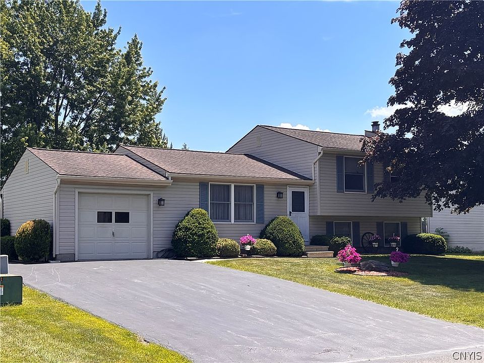 1st image of 8190 Mantova Dr
